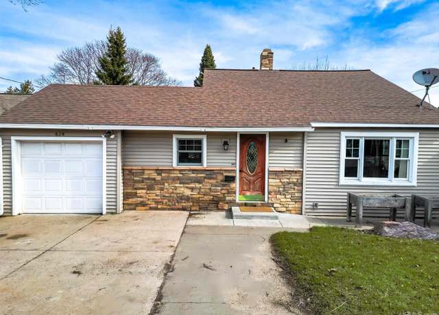 Property at 434 W Ridge St, Marquette, MI 49855, 3 beds, 1 bath