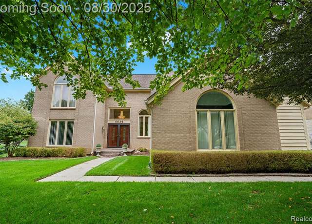 Property at 6034 Beachwood Dr, West Bloomfield, MI 48324 1386, 4 beds, 3.5 baths