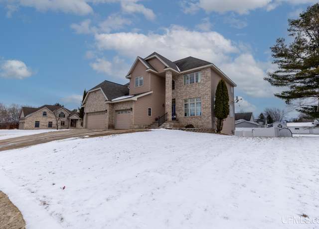 Property at 513 S 32nd St, Escanaba, MI 49829, 5 beds, 4 baths