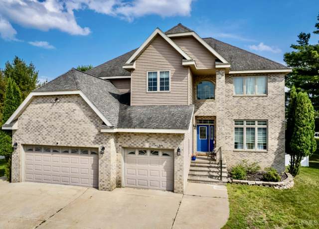 Property at 513 S 32nd St, Escanaba, MI 49829, 5 beds, 4 baths