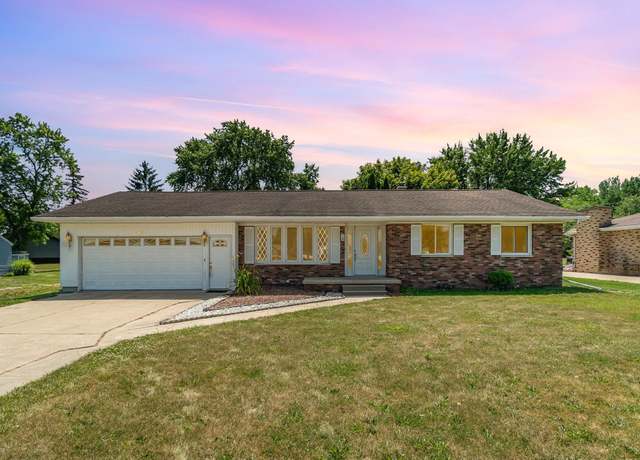 Property at 2040 Cass Ave, Bay City, MI 48708, 3 beds, 3 baths