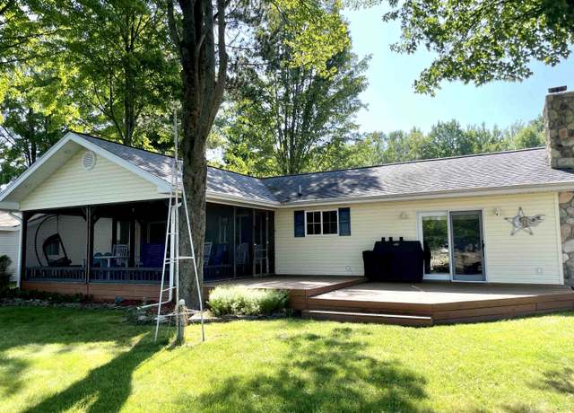 Property at 3831 Lakeshore Dr, Gladwin, MI 48624, 2 beds, 2 baths
