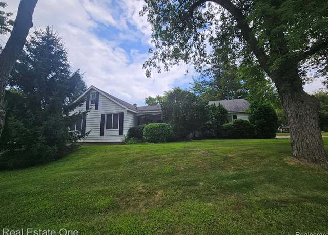 Property at 4415 Welland Dr, West Bloomfield, MI 48323 1462, 4 beds, 1.5 baths