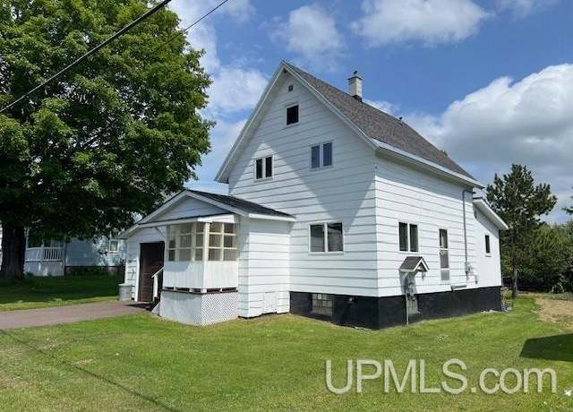 Property at 57422 Rockland St, Calumet, MI 49913, 3 beds, 1.5 baths