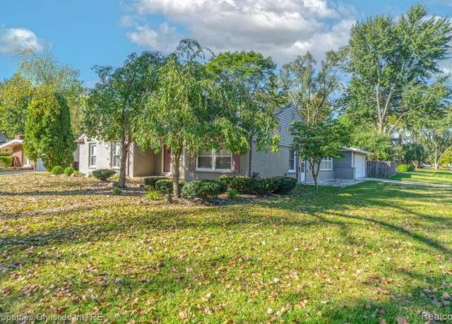 Property at 29745 Westbrook Pkwy, Southfield, MI 48076 5075, 4 beds, 2 baths