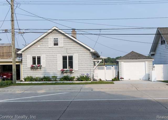 Property at 105 Gratiot Blvd, Marysville, MI 48040 1174, 3 beds, 2 baths