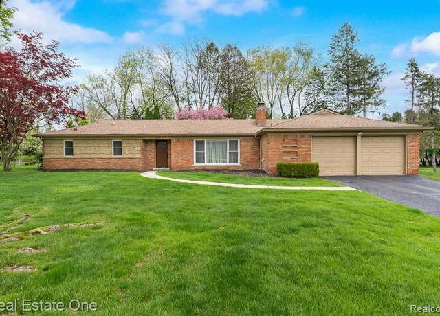 Property at 1637 NORTHUMBERLAND Dr, Rochester Hills, MI 48309 2962, 4 beds, 1.5 baths
