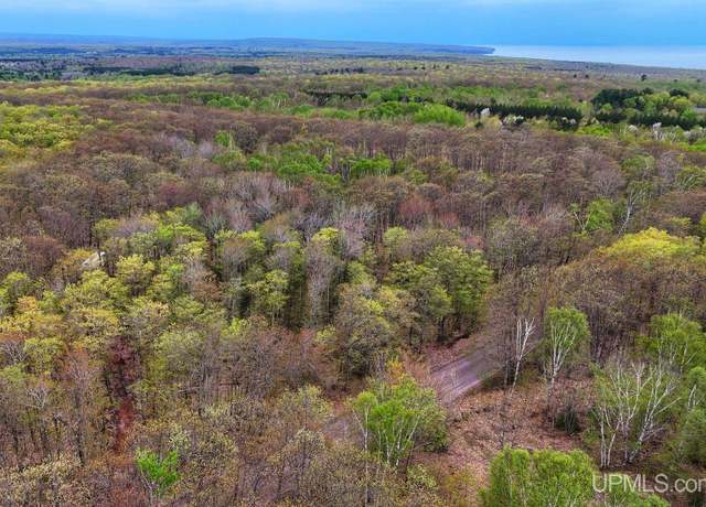 Property at 53554 N Superior Rd, Houghton, MI 49931