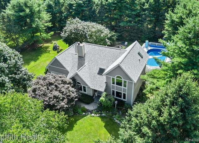 Property at 10940 Home Shore Dr, Pinckney, MI 48169 9562, 4 beds, 2.5 baths
