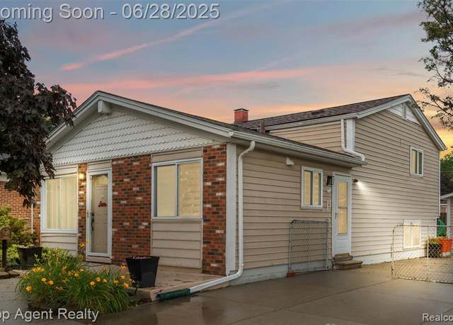 Property at 22123 Ridgeway St, Saint Clair Shores, MI 48080 4088, 3 beds, 2 baths