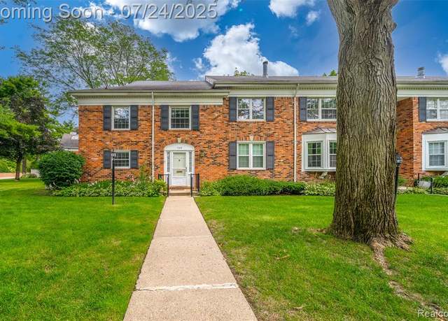 Property at 560 Billingsgate Ct, Bloomfield Hills, MI 48301 1608, 3 beds, 2.5 baths