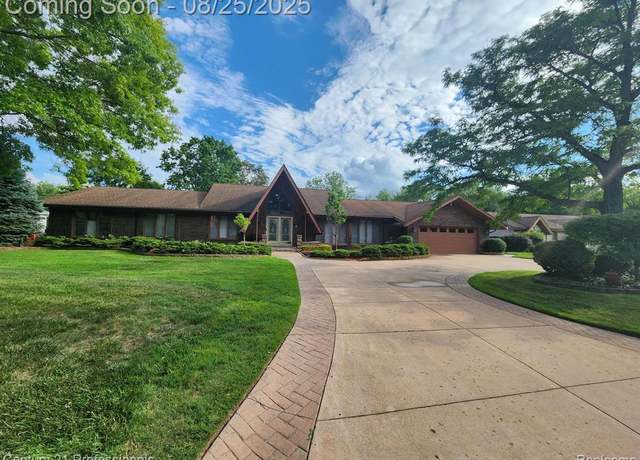 Property at 23575 Riverview Dr, Southfield, MI 48034 2052, 4 beds, 2.5 baths
