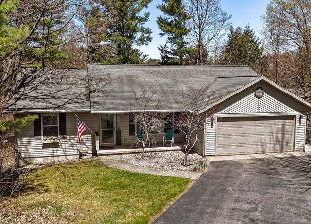 Property at 2421 E Potter Rd, Traverse City, MI 49696, 3 beds, 2.5 baths