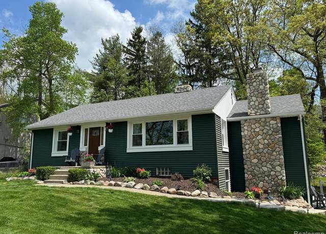 Property at 620 EAST St, Milford, MI 48381 1637, 3 beds, 2.5 baths