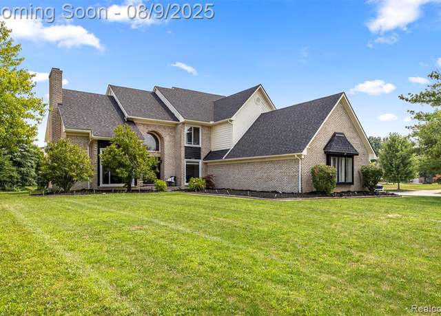 Property at 8140 N Pointe Ct, Canton, MI 48187 1454, 4 beds, 3.5 baths