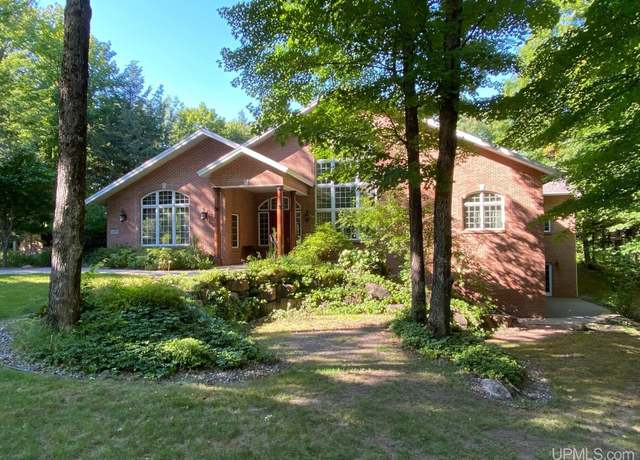 Property at 1050 Vistanna Dr, Marquette, MI 49855-8828, 4 beds, 3.5 baths