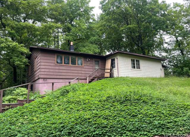 Property at 32 Lakeview Ln, Ishpeming, MI 49849, 2 beds, 1 bath