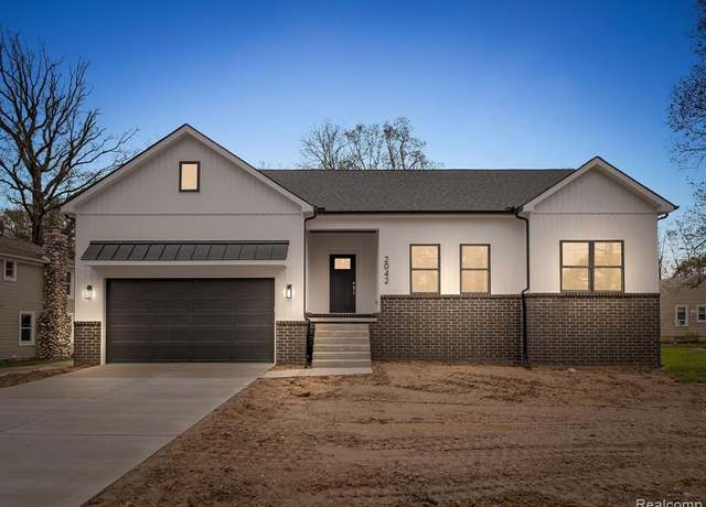Property at 2042 Oaknoll St, Auburn Hills, MI 48326, 3 beds, 2.5 baths