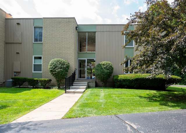 Property at 32805 Fargo St, Livonia, MI 48152 1461, 1 bed, 1 bath