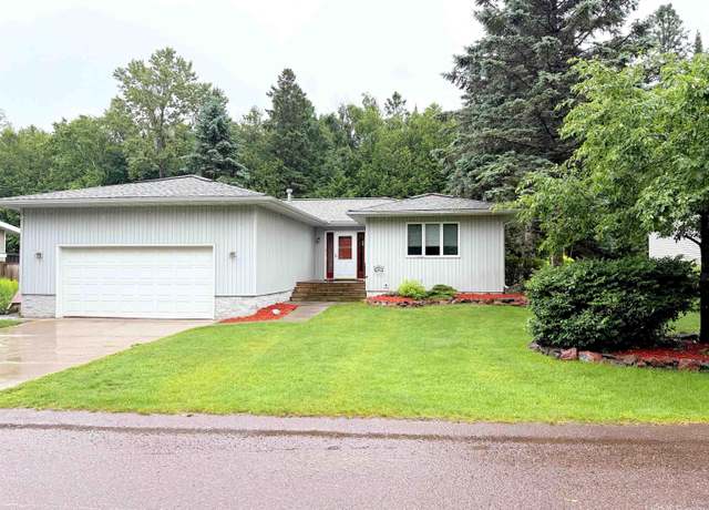 Property at 1009 9th Ave, Houghton, MI 49931, 3 beds, 2 baths