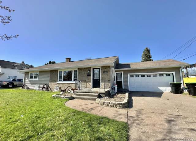 Property at 1400 W Hughitt St, Iron Mountain, MI 49801, 3 beds, 1 bath