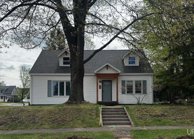 Property at 716 Marquette Blvd, Kingsford, MI 49802, 4 beds, 2 baths