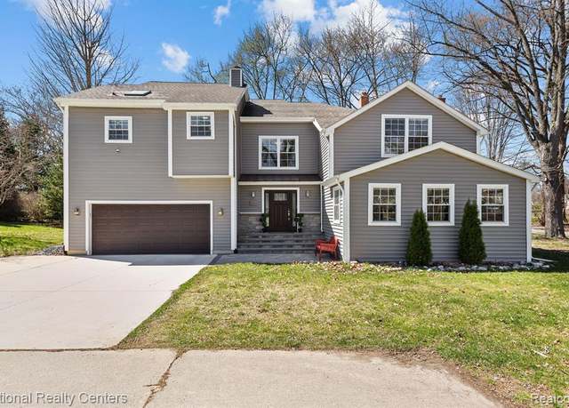 Property at 3706 Lakeview Blvd, Orchard Lake, MI 48324 3030, 4 beds, 2.5 baths
