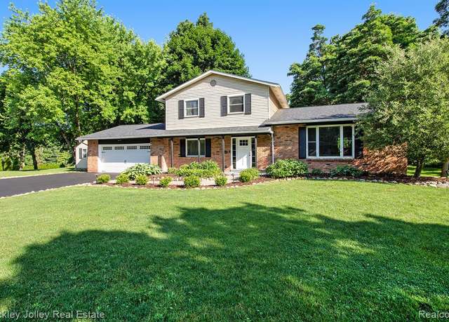 Property at 1049 Hillcrest Ave, Brighton, MI 48116 1609, 4 beds, 2.5 baths