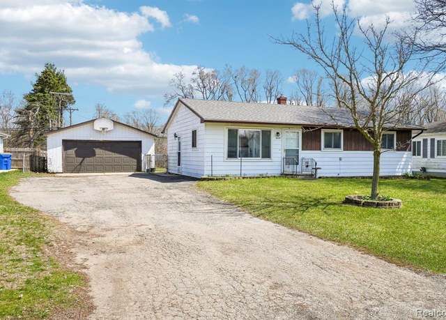 Property at 2092 BRIGGS St, Waterford, MI 48329 3700, 3 beds, 1 bath