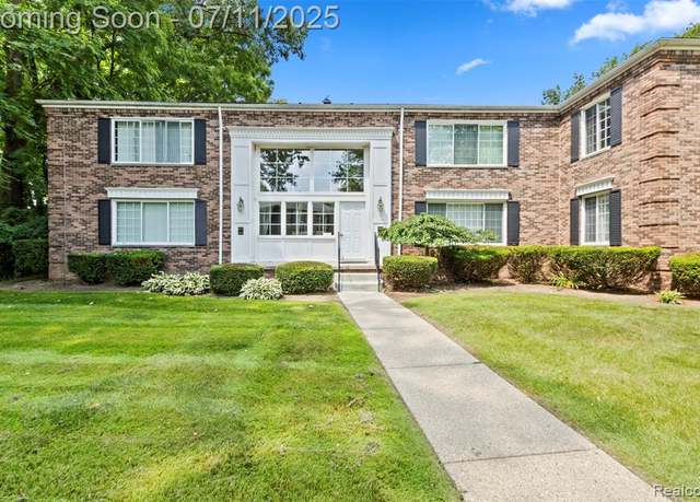 Property at 532 E Fox Hills Dr, Bloomfield Hills, MI 48304 1302, 2 beds, 2 baths