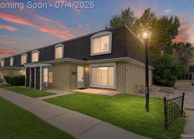 Property at 29816 City Center Dr, Warren, MI 48093 2427, 2 beds, 1.5 baths