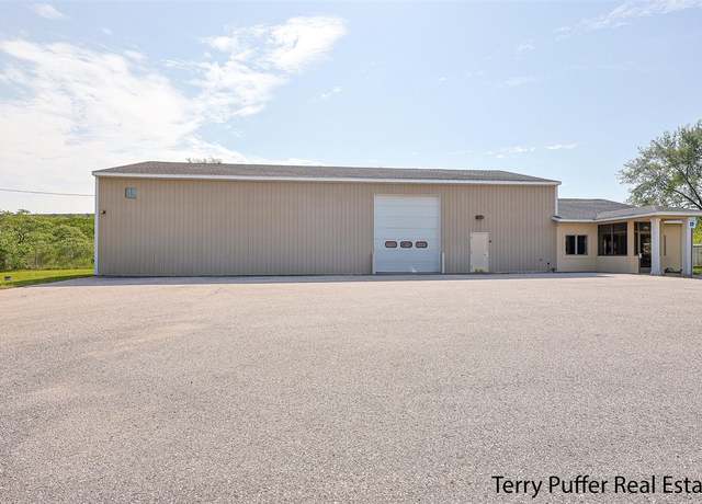 Property at 1718 Broadmoor St, Muskegon, MI 49442-5489