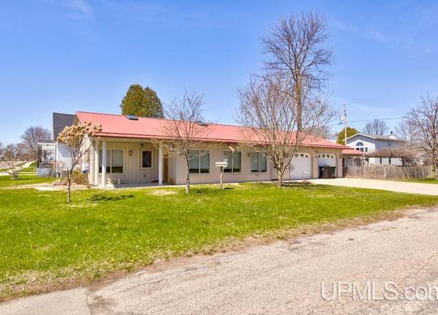 Property at 1600 26th Ave, Menominee, MI 49858, 2 beds, 1.5 baths