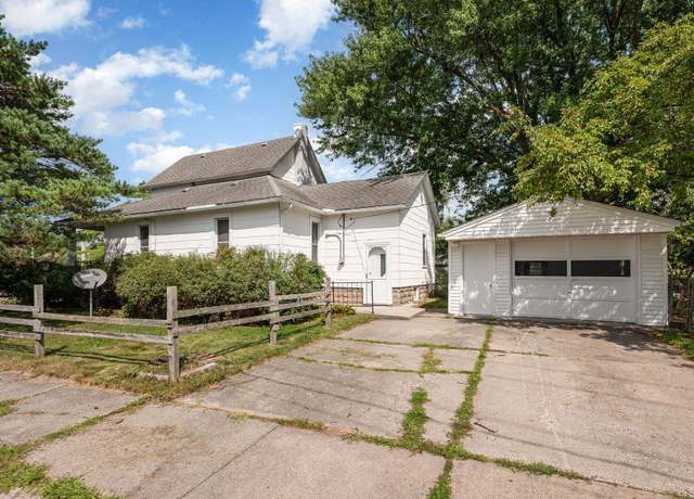 Property at 800 Woodside Ln, Bay City, MI 48708, 3 beds, 1 bath