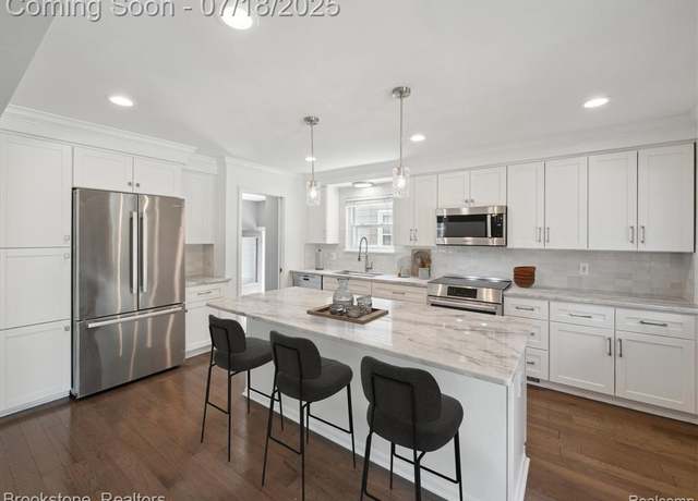 Property at 3316 Harvard Rd, Royal Oak, MI 48073 6609, 3 beds, 2.5 baths