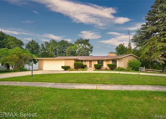 Property at 1919 Cambridge Ave, Flint, MI 48503 4748, 3 beds, 2.5 baths