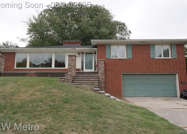 Property at 2442 Vinsetta Blvd, Royal Oak, MI 48073 3338, 4 beds, 3 baths