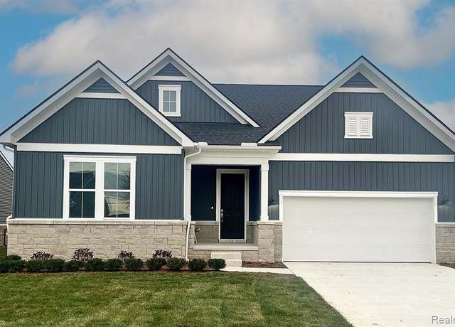 Property at 20488 West Kilburn Dr, Macomb, MI 48044, 4 beds, 3 baths
