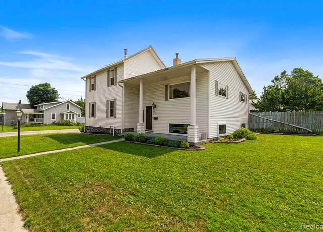 Property at 260 Duncan Ave, Cheboygan, MI 49721 1314, 5 beds, 2.5 baths