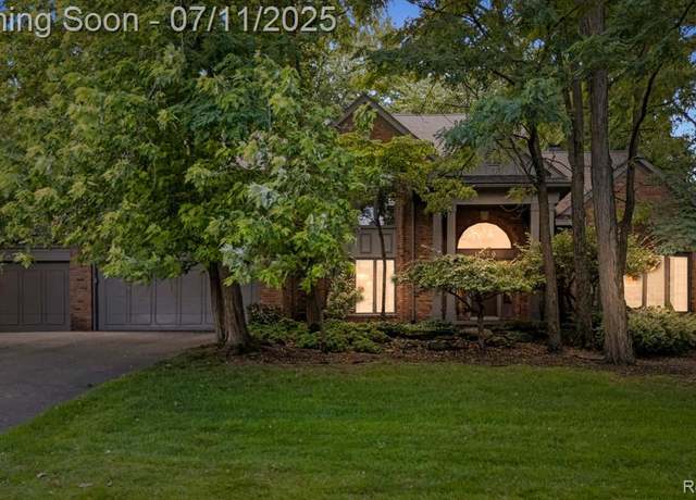 Property at 4730 Mirror Lake Dr, West Bloomfield, MI 48323 1531, 3 beds, 3 baths