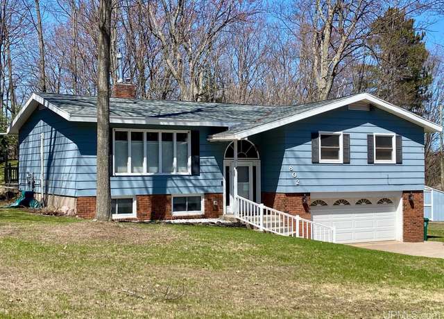 Property at 802 LaSalle Rd, Marquette, MI 49855, 3 beds, 2 baths