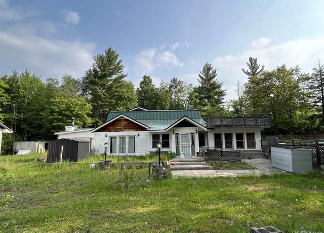 Property at 109 Brown Deer Rd, Marquette, MI 49855, 4 beds, 1.5 baths