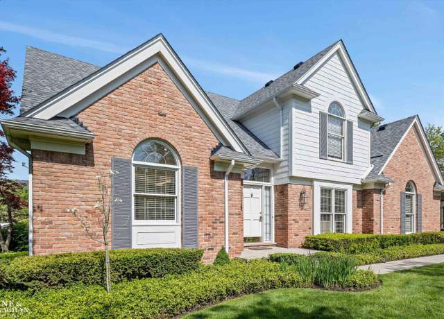 Property at 683 Morningside Ln, Grosse Pointe Woods, MI 48236, 3 beds, 2.5 baths