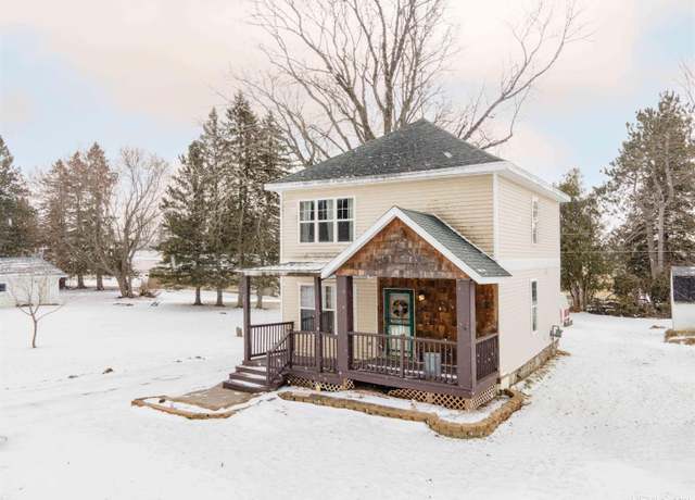 Property at 2 Center Ave, Gaastra, MI 49927, 3 beds, 2 baths