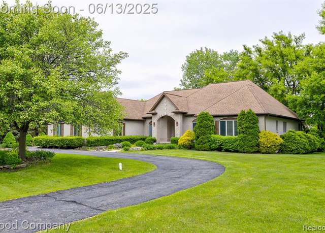 Property at 374 Oakbridge Dr, Rochester, MI 48306 4632, 4 beds, 2.5 baths