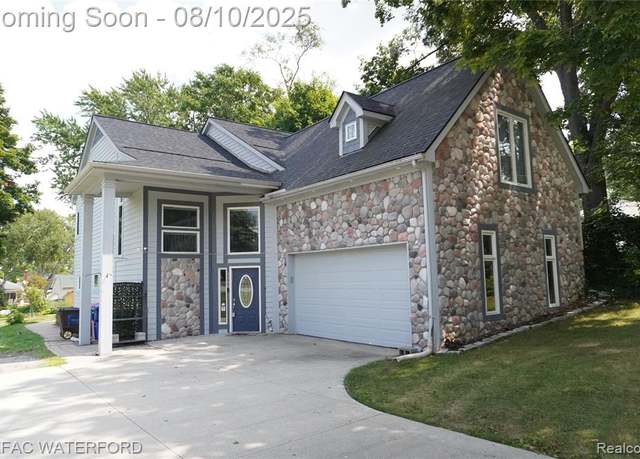 Property at 3940 Maiden St, Waterford, MI 48329 1047, 4 beds, 3 baths