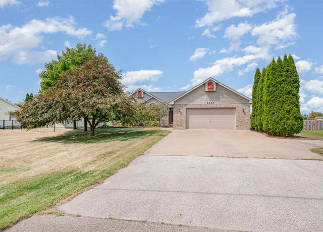 Property at 1245 N Jones Rd, Essexville, MI 48732, 3 beds, 2.5 baths
