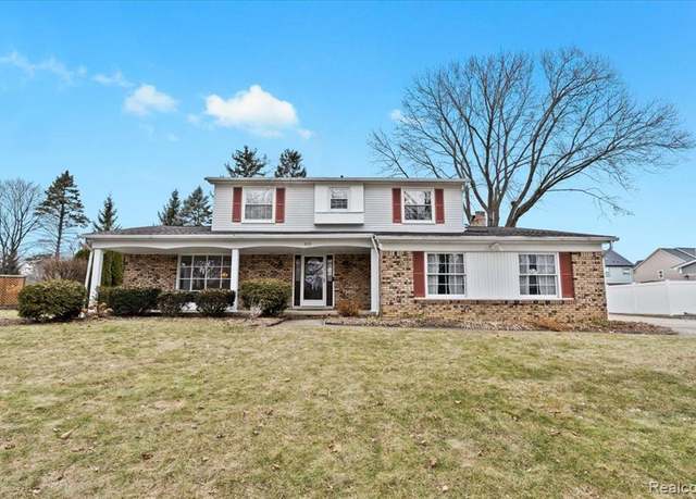 Property at 860 HUNTSFORD St, Troy, MI 48084 1614, 5 beds, 3.5 baths