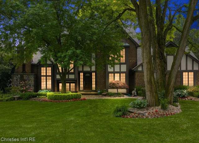 Property at 29812 Briarwood Ct, Farmington Hills, MI 48331 1921, 3 beds, 3.5 baths
