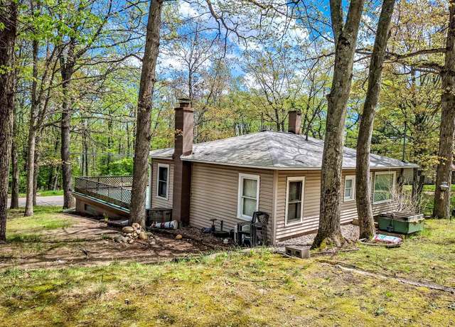 Property at 200 Westwood Ct, Roscommon, MI 48653, 3 beds, 1 bath